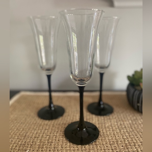 SET OF 3 VINTAGE LUMINARC BLACK STEM CHAMPAGNE FLUTE GLASSES - Picture 2 of 9
